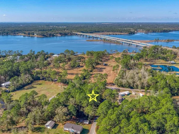 1 Petersen Point Rd, Milton, FL 32583
