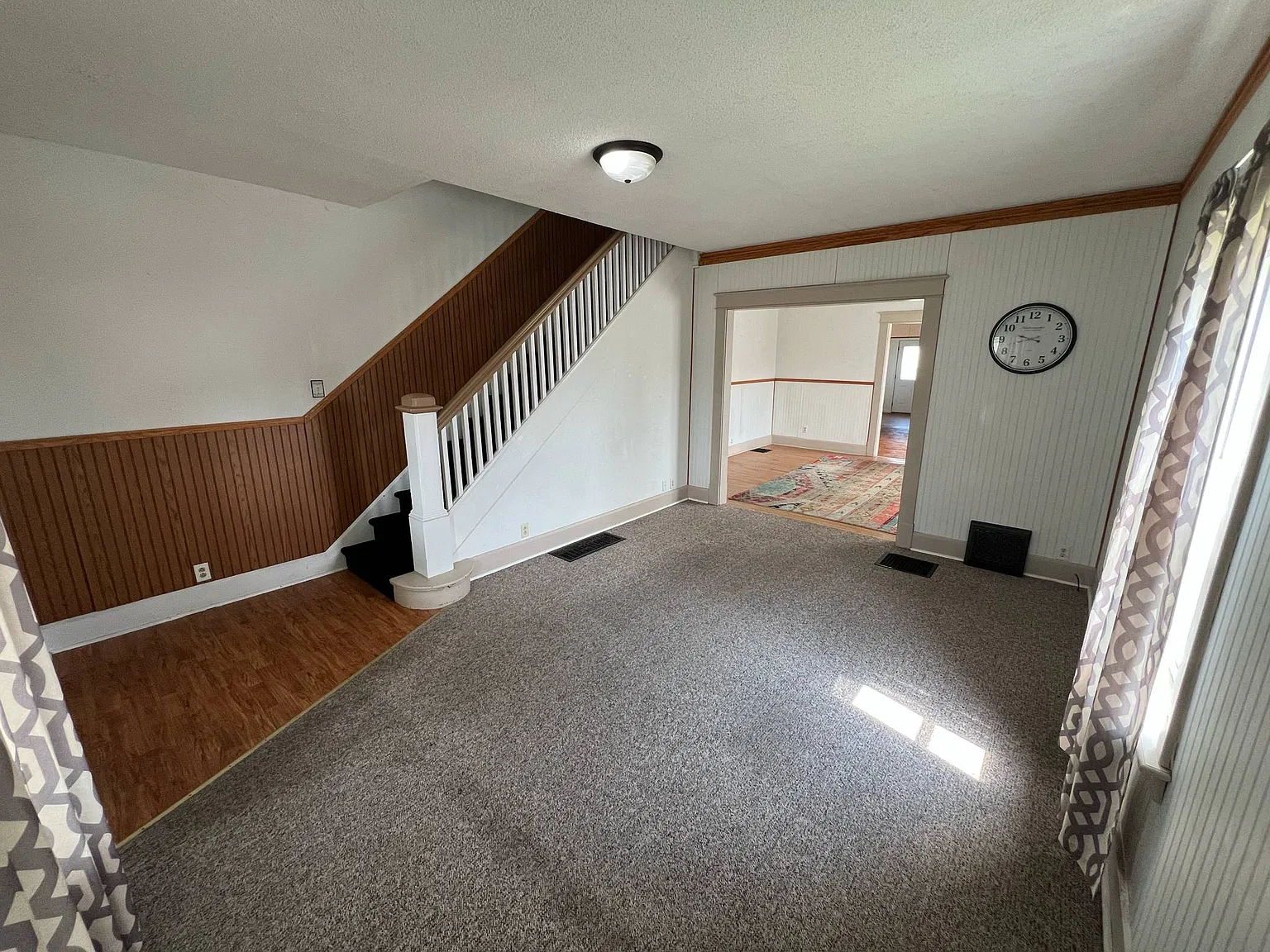 3 bed, 1.5 bath, 830 sqft, $1,100 — Photo 2