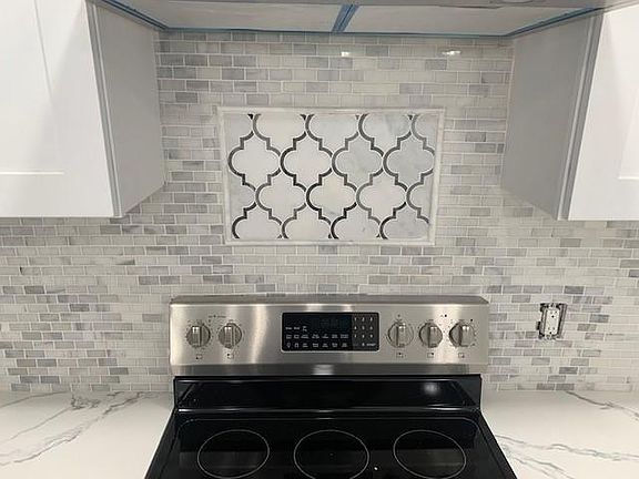 3rd image of 3602 Newton Ave