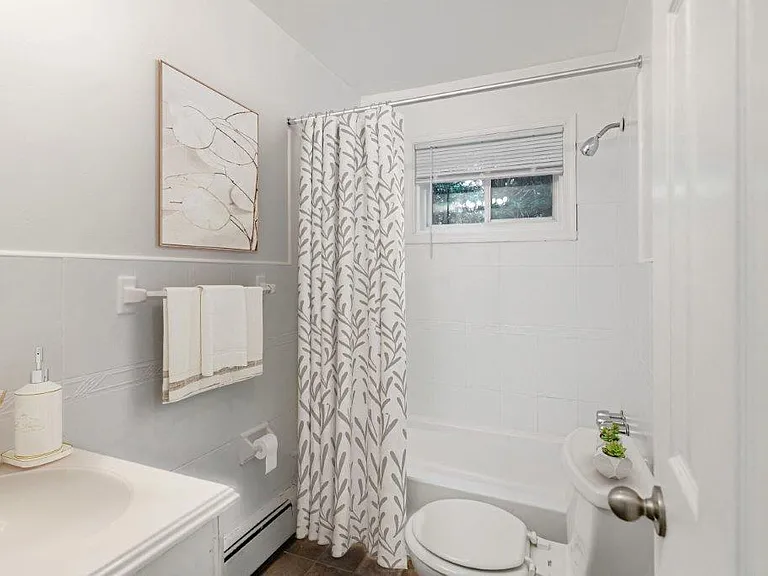 Edgewater Gardens Apartment Homes — Photo 5
