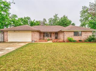 10124 Saint Helens Dr, Yukon, OK 73099