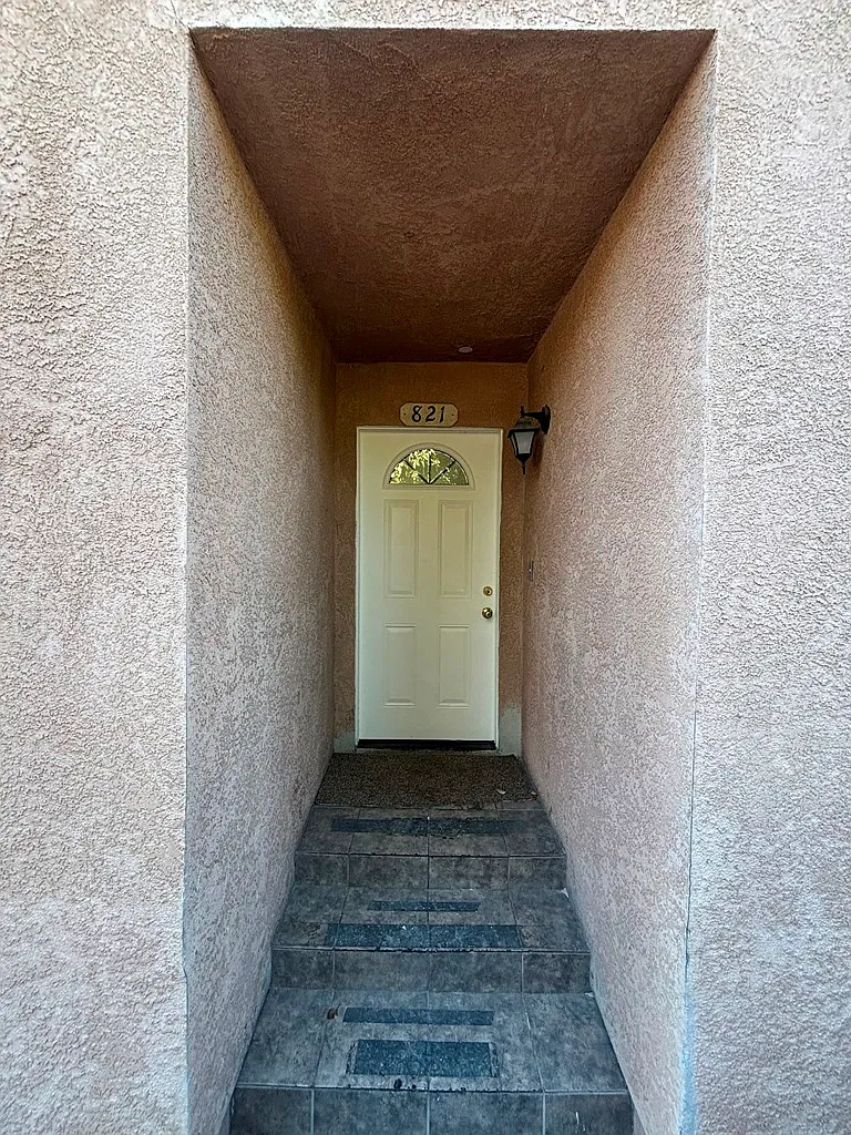 5 bed, 1753 sqft, $4,000 — Photo 2