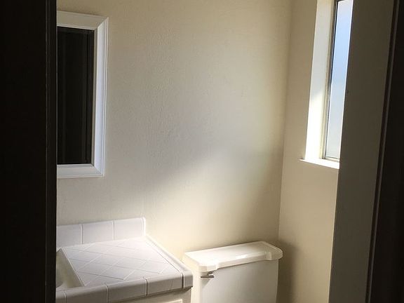 5th image of 510 23rd St APT 15