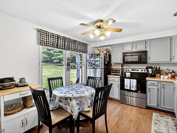 5th image of 51 Liberty Ln