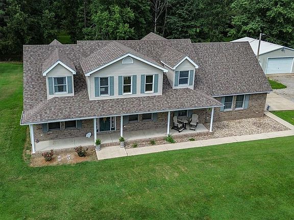3rd image of 3816 Airport Rd