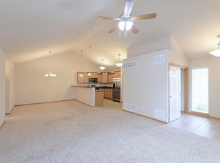673 Carlton Dr, Lincoln, NE 68512
