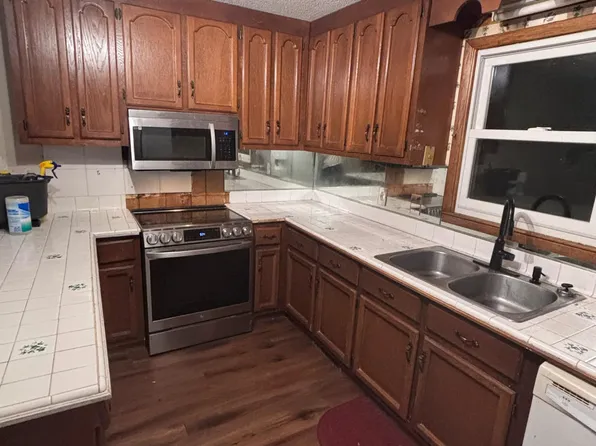 17935 Parker Rd, Athens, AL 35611