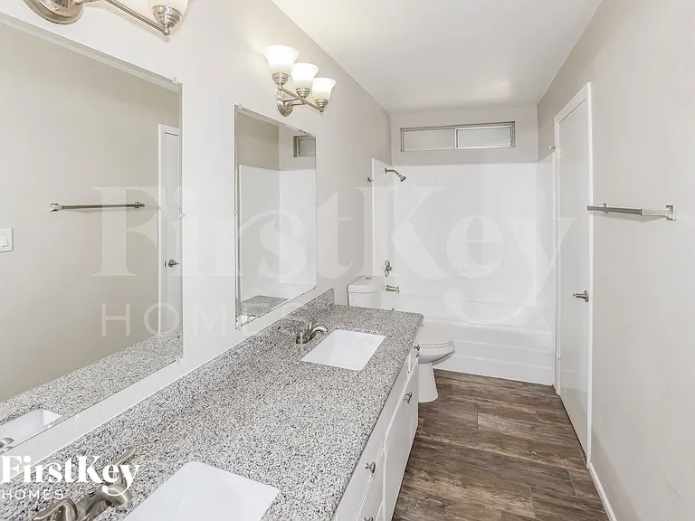 7646 N 37th Ave — Photo 11