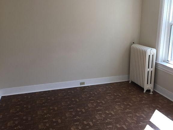 4th image of 138 E Chestnut St APT 9