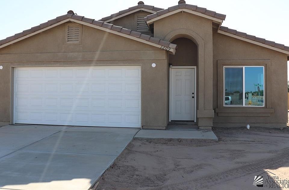 1st image of 1209 S San Joaquin Ave