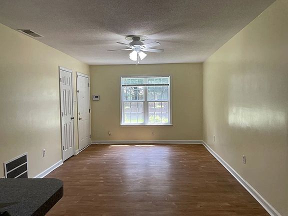 3rd image of 6910 Damascus Rd