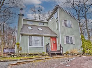 1152 Lancaster Dr, Bushkill, PA 18324