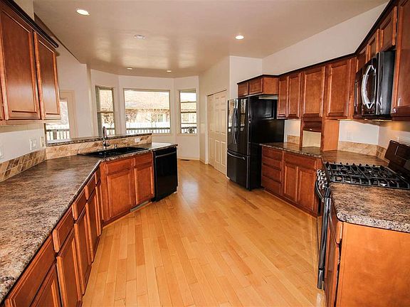 5th image of 2618 Wisteria Ct
