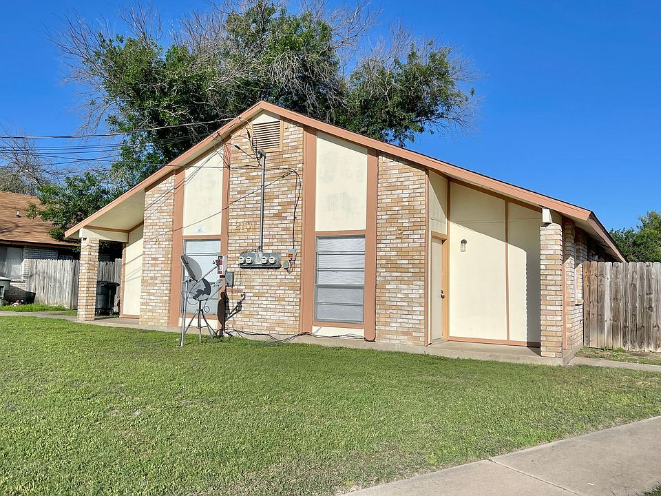 1st image of 2101B Robert E Lee Dr