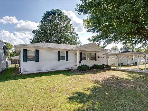 2nd image of 2120 Dawn Pl