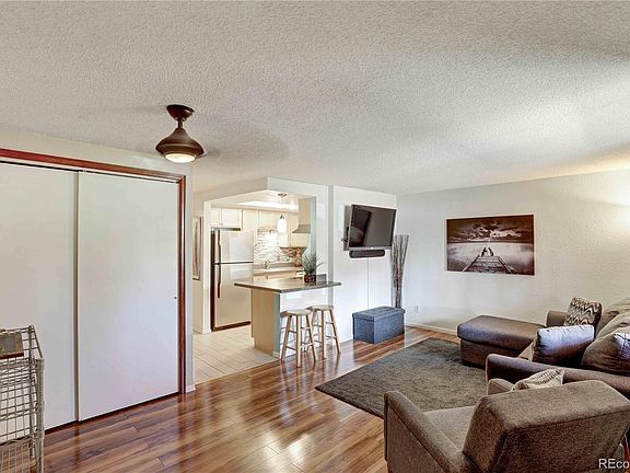5th image of 1370 Estes St APT 105