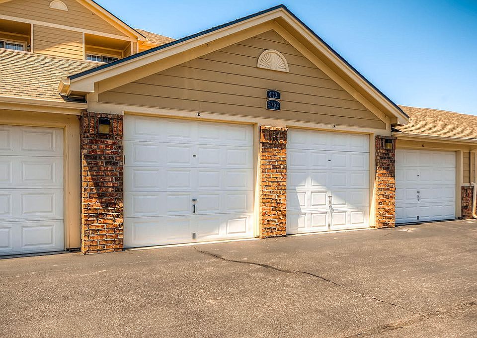 2nd image of 5756 N Genoa Way Unit 12-306