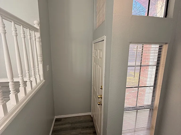 906 Wentwood Dr — Photo 7
