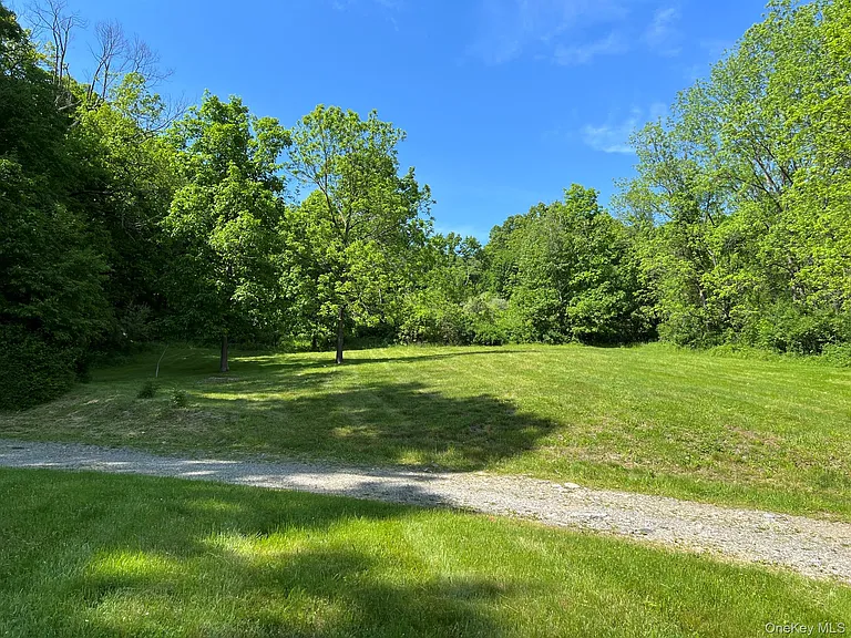 559 Shunpike — Photo 22
