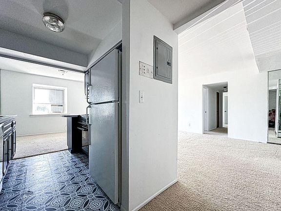 5th image of 410 Riviera Dr