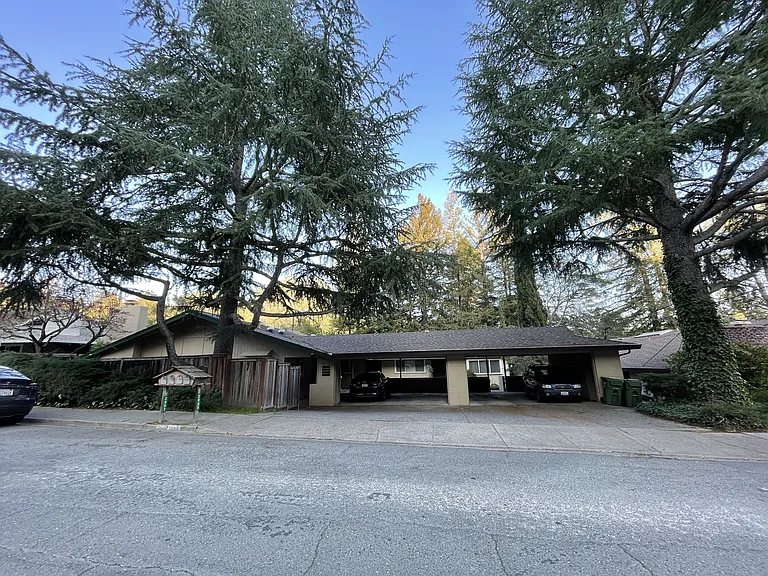 4 unit building