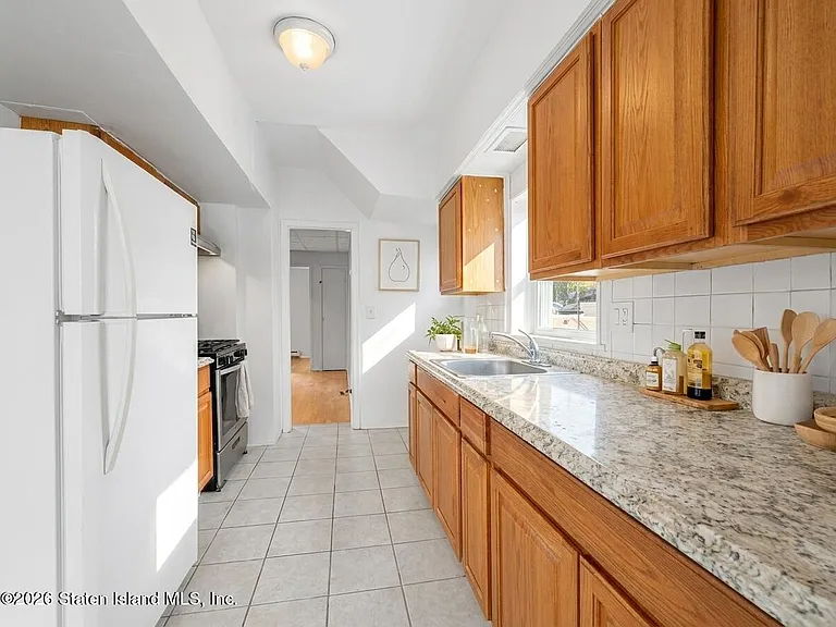 883 Manor Rd #1 — Photo 7