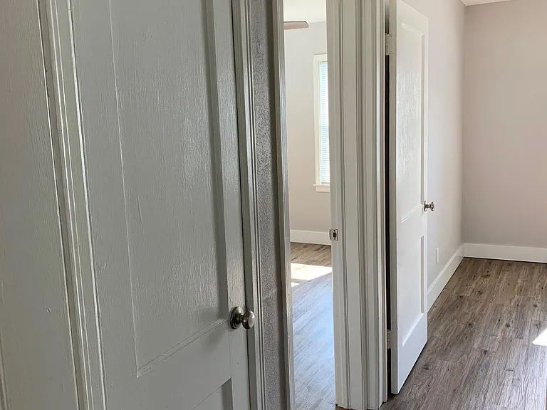1602 N Volutsia Ave — Photo 11