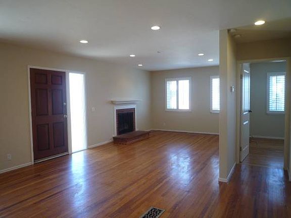3rd image of 1430 Greenwood Way
