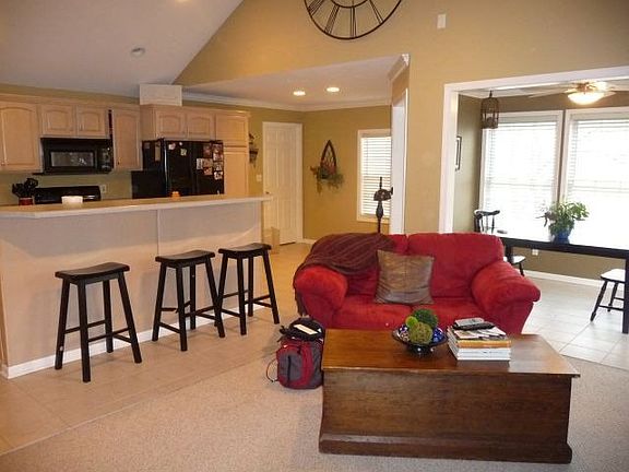 2nd image of 717 Joseph Dr