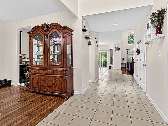 3rd image of 7522 Timberfield Ln
