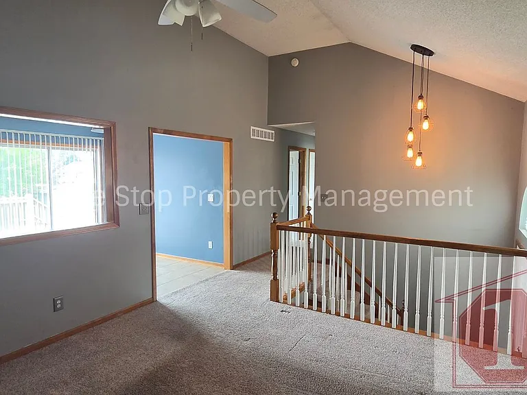 1317 S Huntington Dr — Photo 5