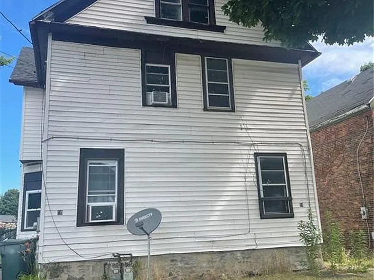 50-52 Davis St — Photo 1