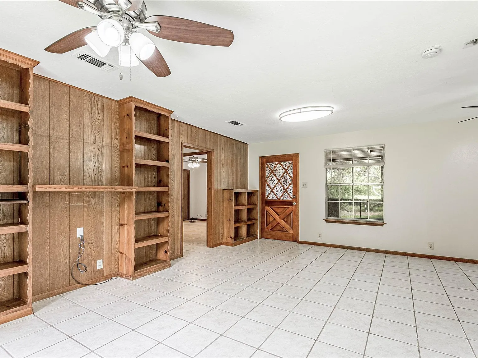 3 bed, 1.0 bath, 1274 sqft, $1,325 — Photo 2