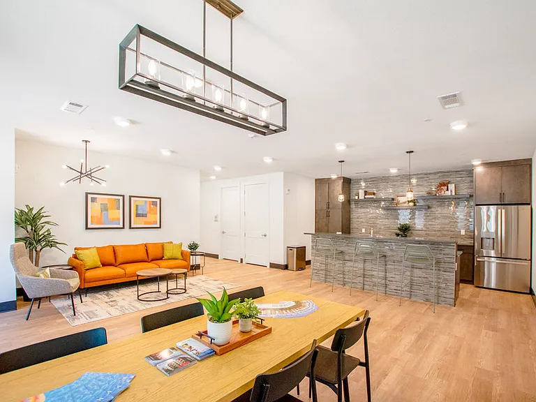 Loma Vista Lofts — Photo 9