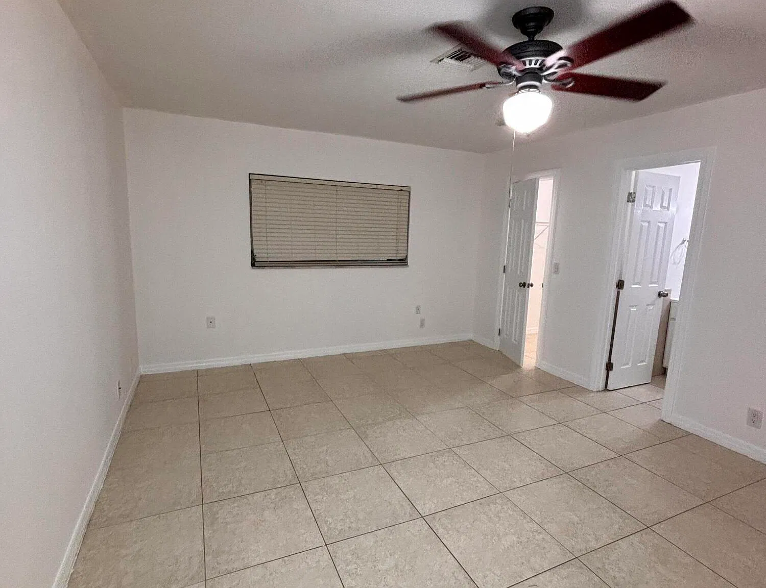 3 bed, 2.0 bath, 1216 sqft, $2,700 — Photo 4