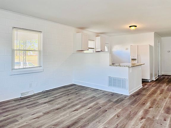 4th image of 826 N Main St #B