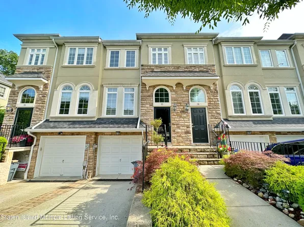 93 Presentation Cir, Staten Island, NY 10312