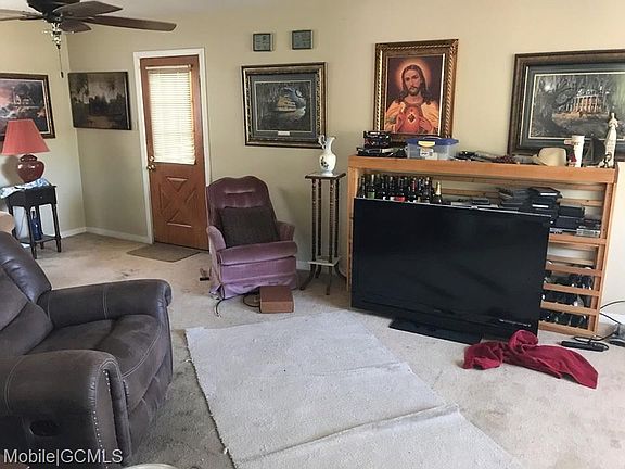 3rd image of 432 Cody Rd S