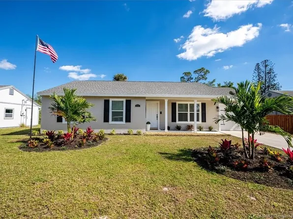 925 SE Hibiscus Ave, Stuart, FL 34996