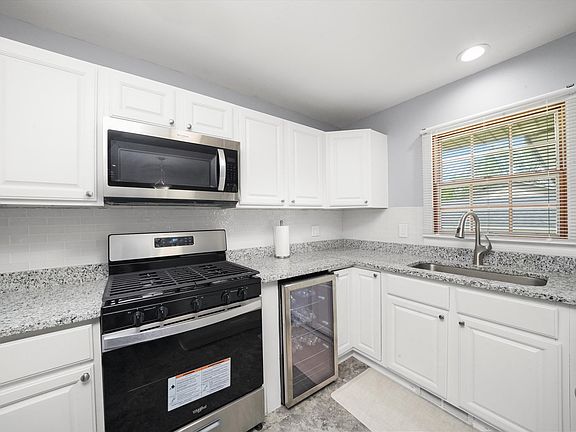 4th image of 1133 N Madison St