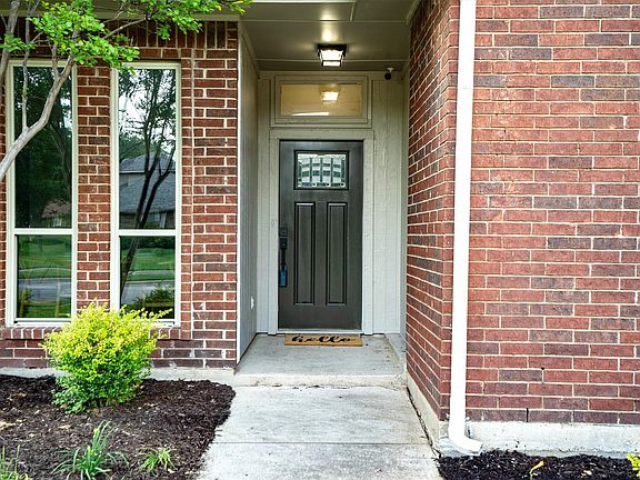 5th image of 1902 Lansdown Dr