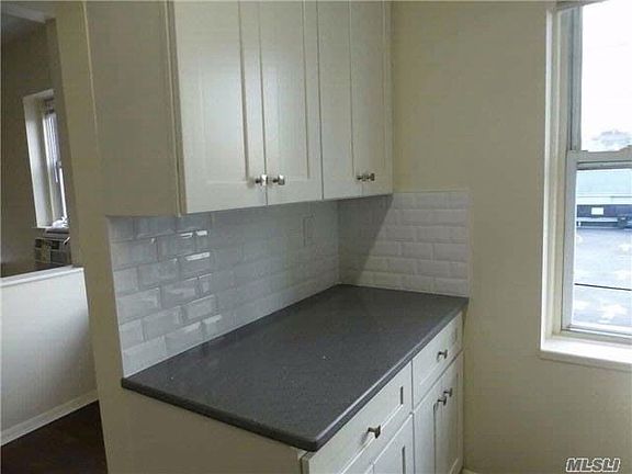 5th image of 16 New St APT A1