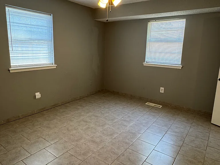 2305 Crystal Dr — Photo 30