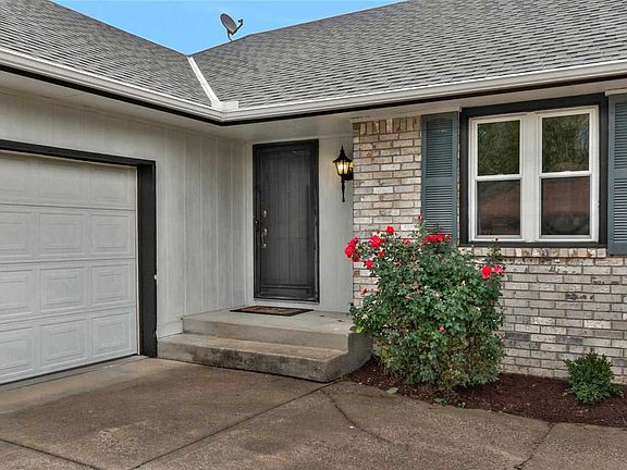 3rd image of 2322 N Inwood Cir