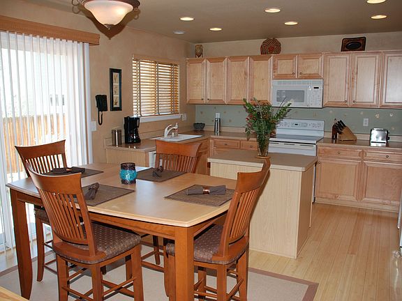 Kitchen w/bamboo floors