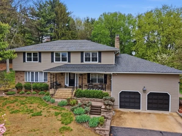 15 Sunrise Cir, Clinton Twp., NJ 08809