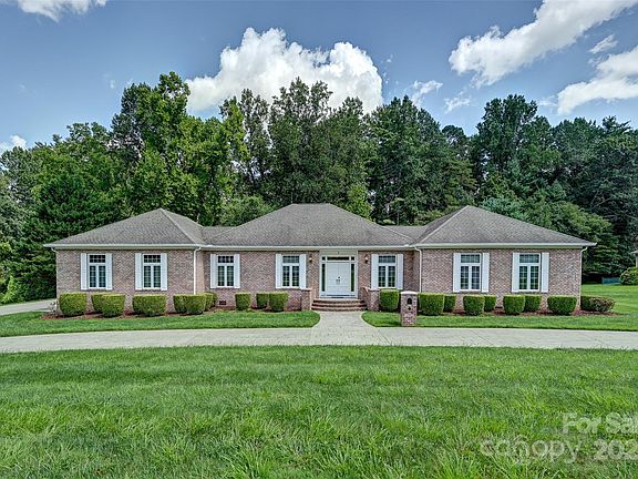 2nd image of 7 Ashley Pl