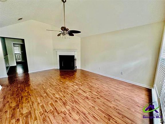 3rd image of 132 Somerset Dr