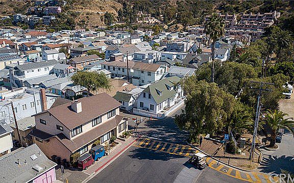 3rd image of 360 Eucalyptus Ave
