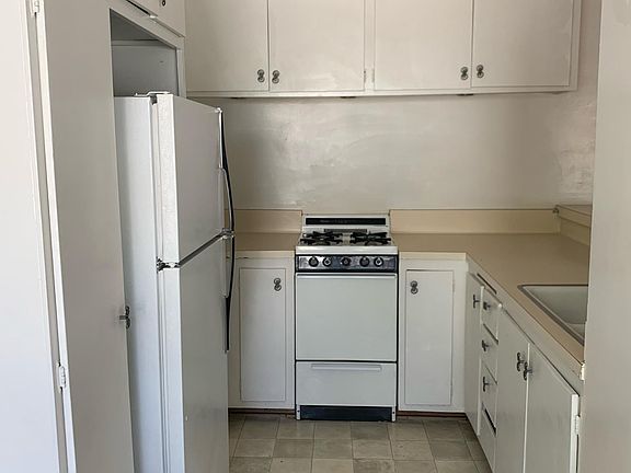 4th image of 1239 Larrabee St